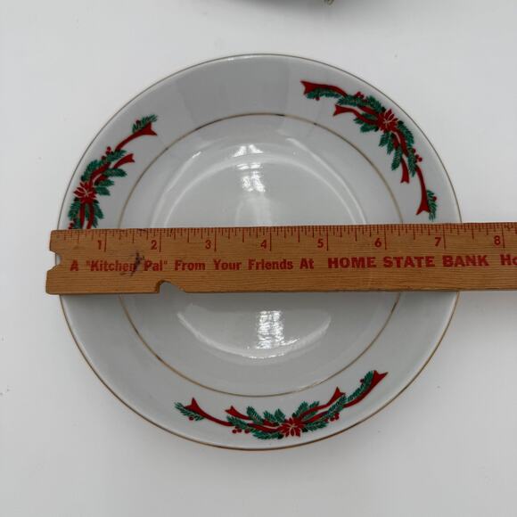 Vintage Coupe Soup Bowls in Poinsettia and Ribbon by Fairfield 7.5" Set of 2 - Picture 4 of 5